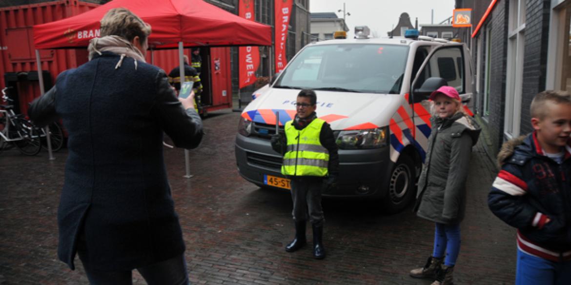 Veiligheidsweek afgesloten met markt in gemeentehuis