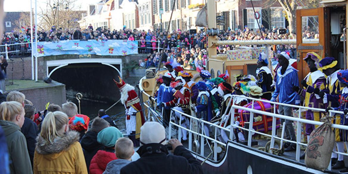 Sinterklaas weet ook Dokkum weer te vinden