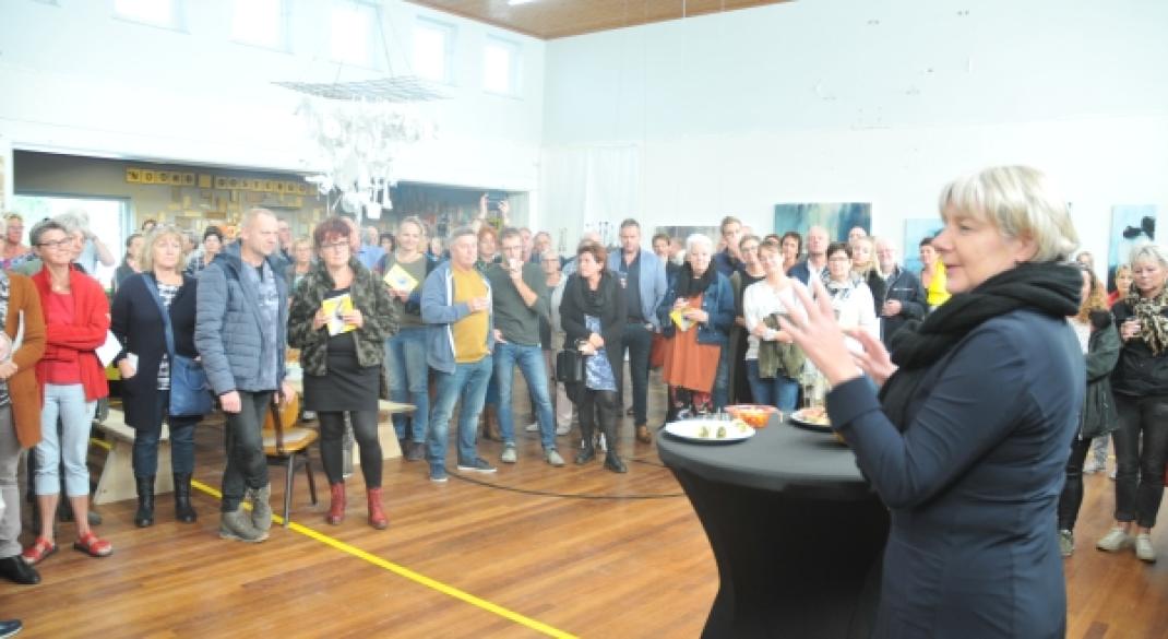 Veel belangstelling tijdens opening expositie Wite Kninen