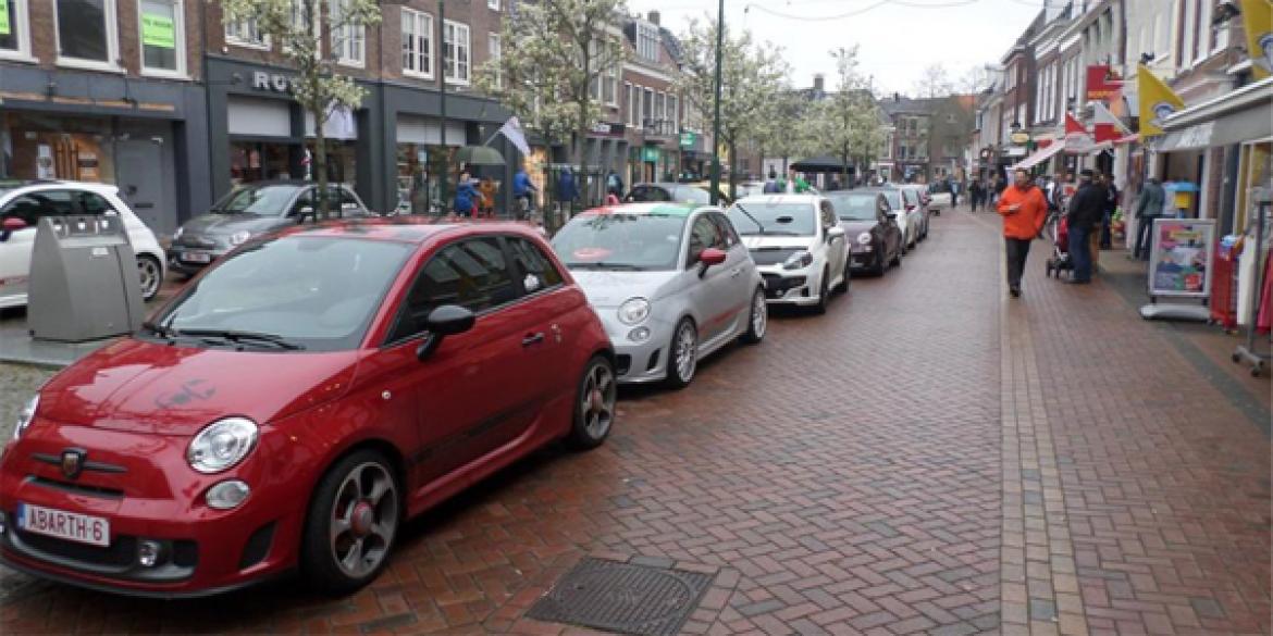 Belgische autoclub doet Dokkum aan tijdens Elfstedentocht