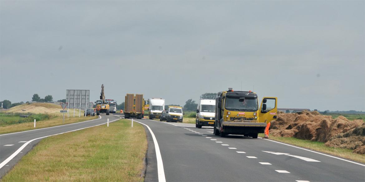 Nieuwe Lauwersseewei bij Dokkum gerepareerd