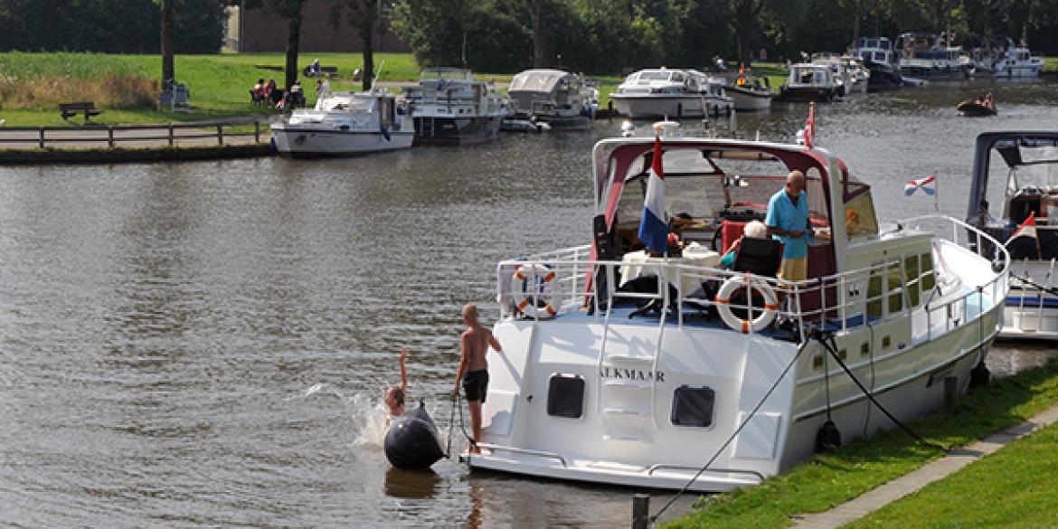 Dokkum zoekt verkoeling bij het water