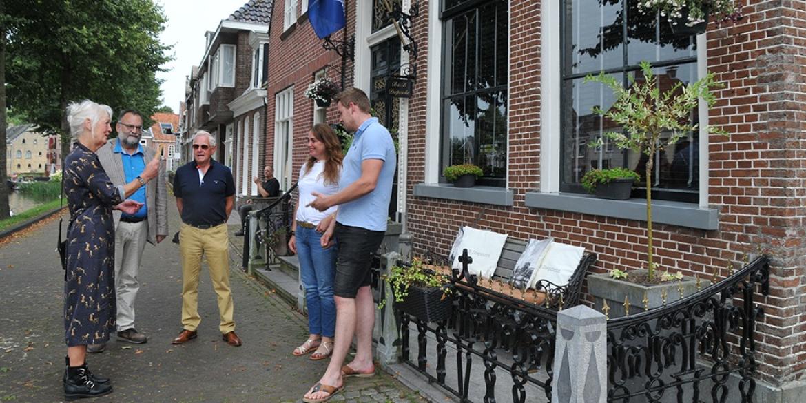 Mooiste geveltuintje van Dokkum op De Dijk