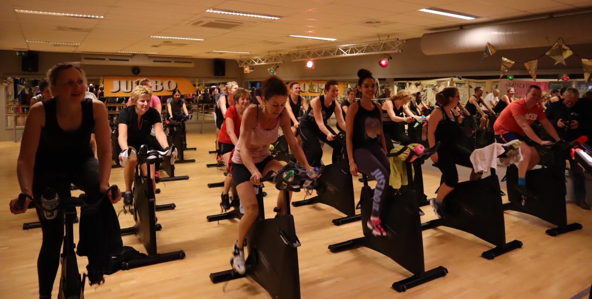 SportStudio Dokkum haalt ruim € 1300 op voor Stichting Overlever