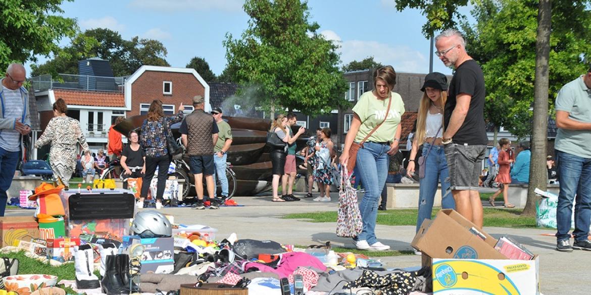 Vrijmarkt en ander vertier: gezellig druk in Dokkum