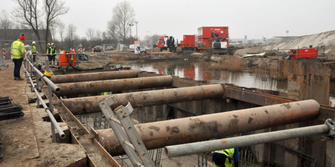 Werk aan viaduct bij Dokkum op schema