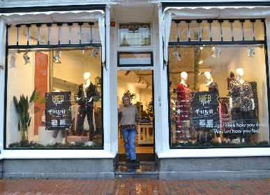 Foto's Nieuw in Dokkum: H&H Fashion door: 