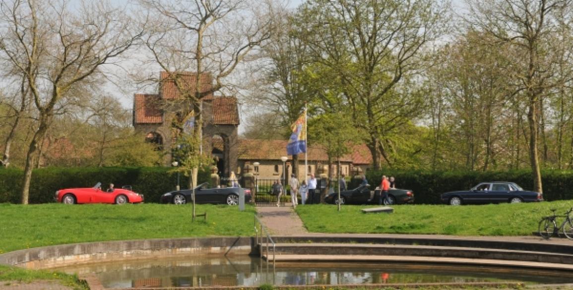 Jaguar Daimler 11-stedentocht stempelt in Dokkum