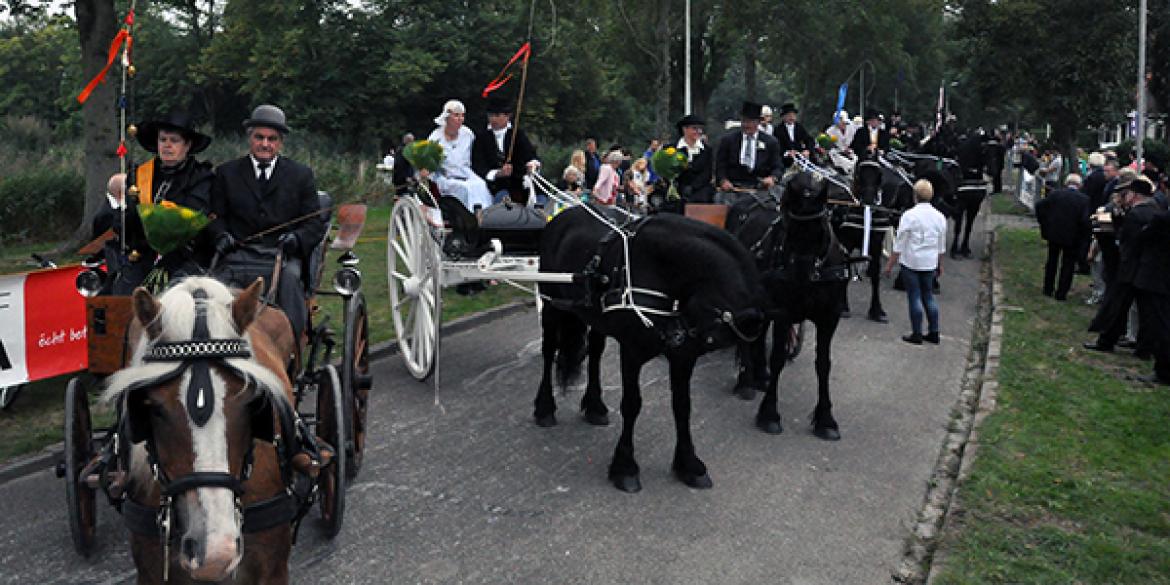 Dokkum dit weekend toneel van koren en ringsteken