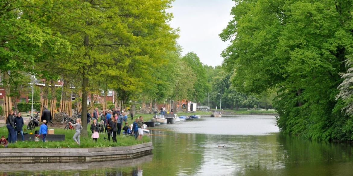 Viswedstrijd langs de Eelaan