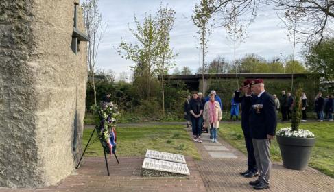 Alle leeftijden bij dodenherdenking in Dokkum