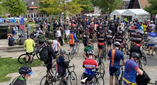 Fietselfstedentocht zorgt voor goede sfeer binnenstad