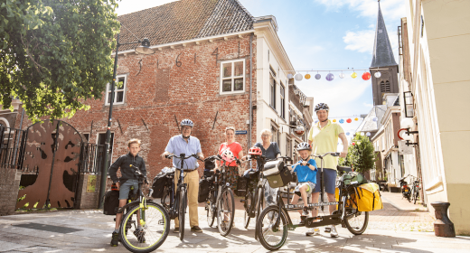 Zomergasten: drie generaties op fiets Elfstedentocht