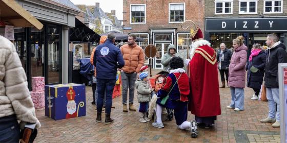 Sinterklaasfeest en warme harten in Dokkum dankzij Lions NOF